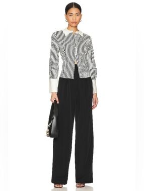 NWOT ALICE + OLIVIA MELIA FITTED DART BUTTON UP TOP